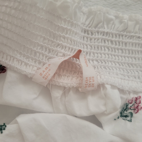 Blouse with flowers - Picture 2 of 2